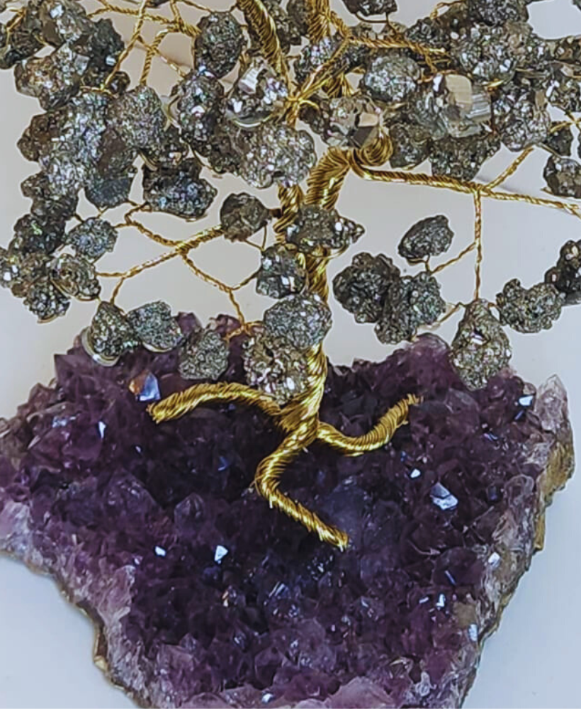 Árvore grande de pirita na base de ametista 25cm