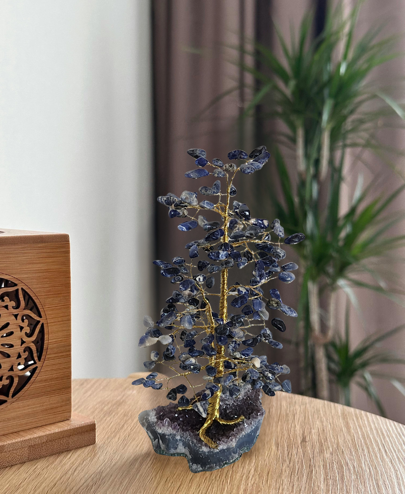 Árvore grande de sodalita na base de ametista 30cm