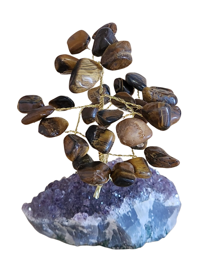 Árvore em diversas pedras na base de ametista a partir de