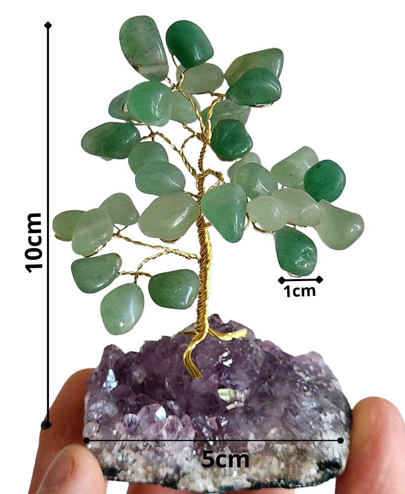 Árvore em diversas pedras na base de ametista a partir de